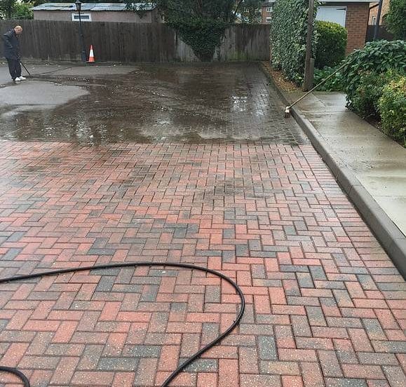 Safe and effective building pressure washing for hotels and resorts